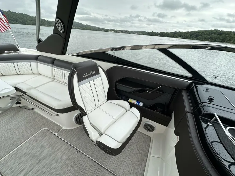 Slide: The Image of Sea Ray 28 2017 - 5348501