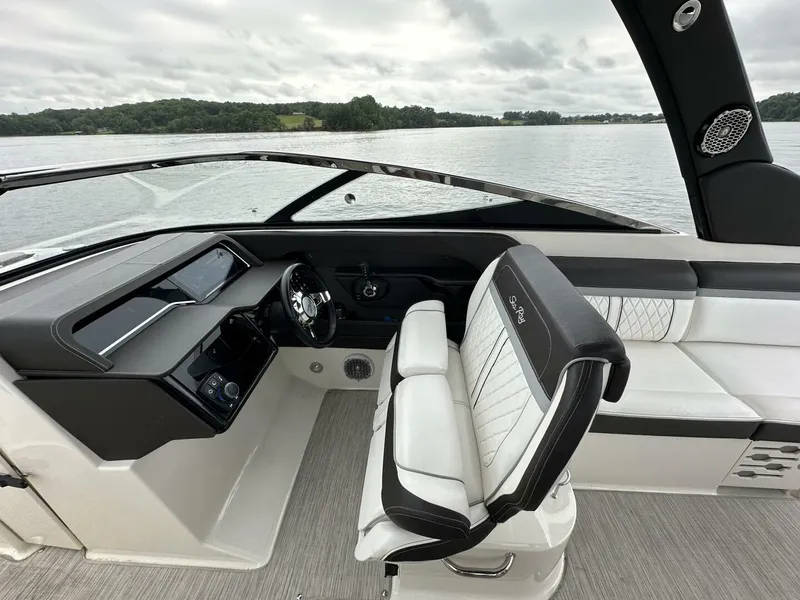 Slide: The Image of Sea Ray 28 2017 - 5348507