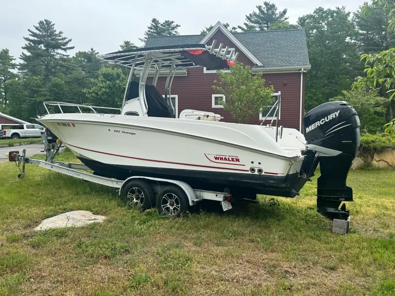 Slide: The Image of Boston Whaler 22 2010 - 5349690