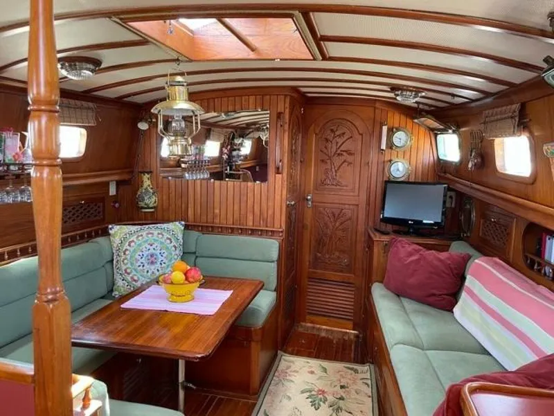 Slide: The Image of Island Trader 37 1979 - 5350392