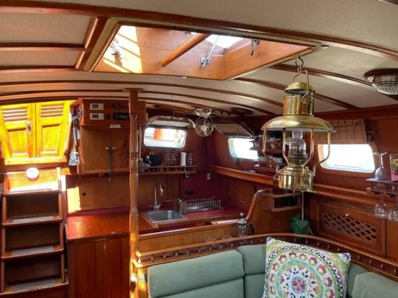 Slide: The Image of Island Trader 37 1979 - 5350393