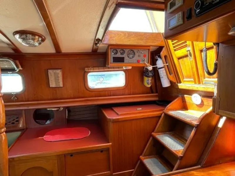 Slide: The Image of Island Trader 37 1979 - 5350395