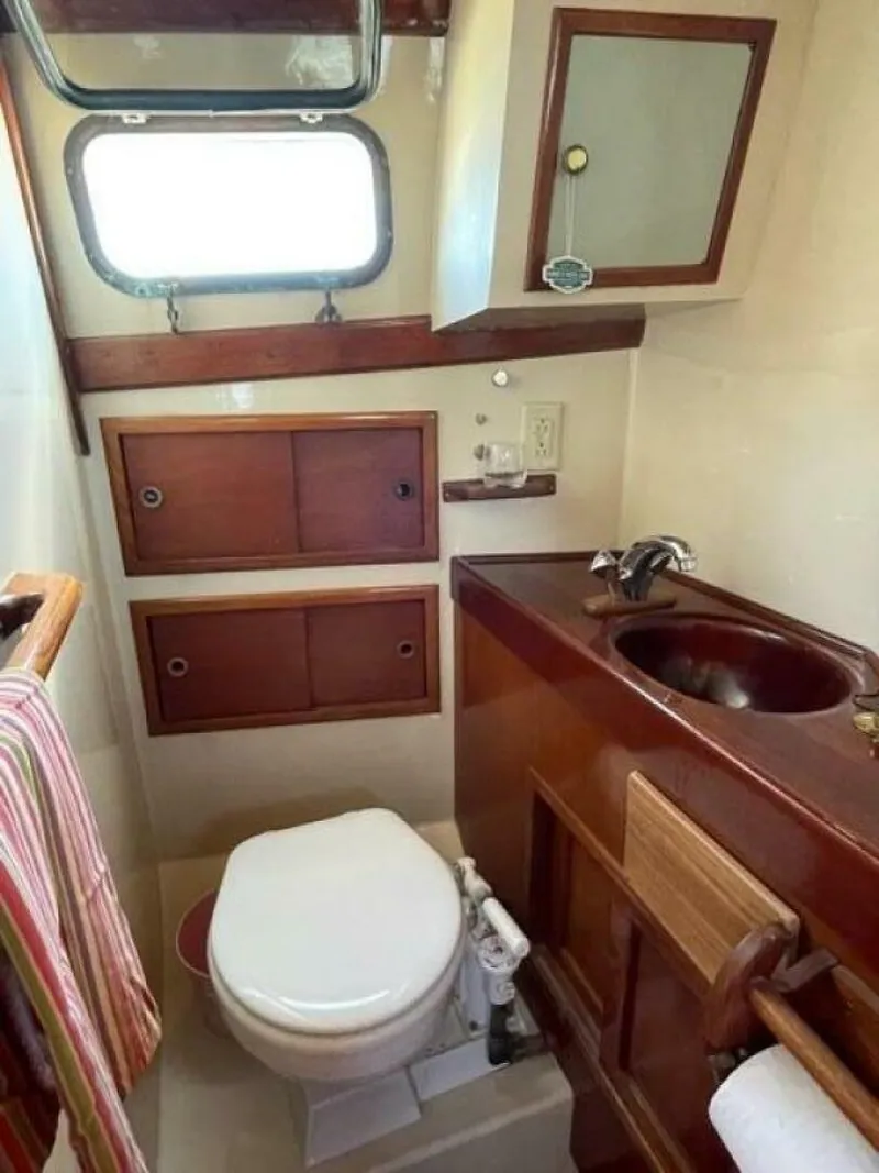 Slide: The Image of Island Trader 37 1979 - 5350400