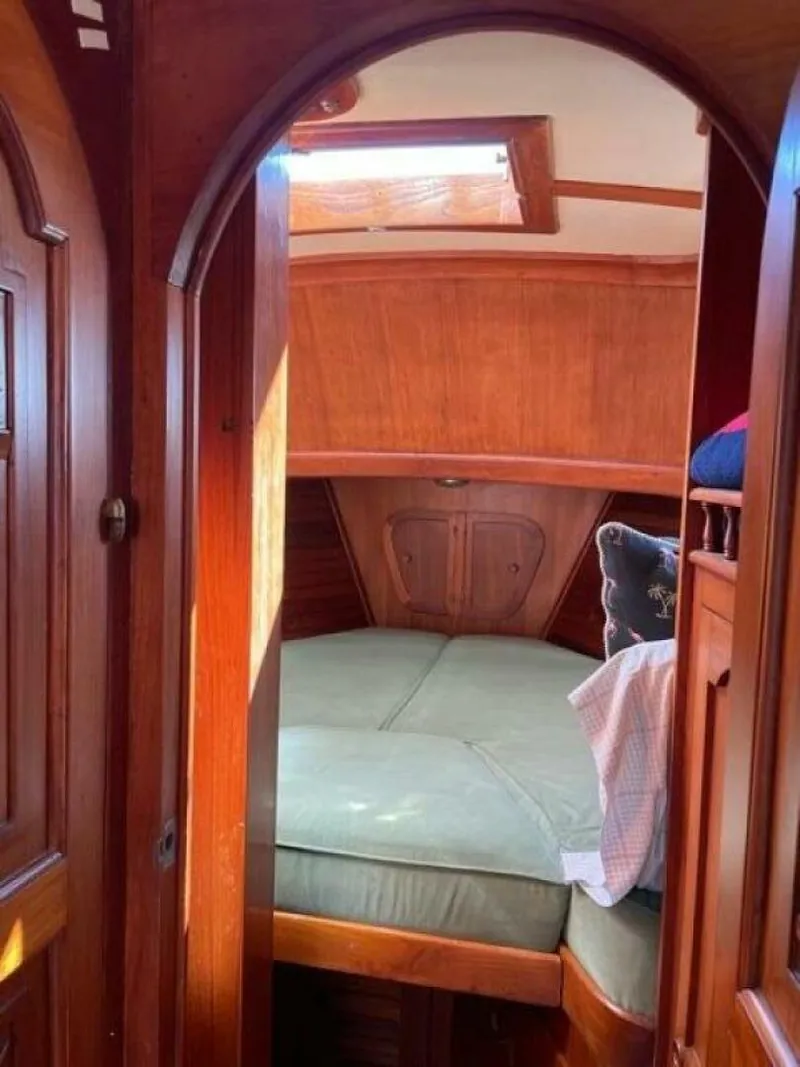 Slide: The Image of Island Trader 37 1979 - 5350401