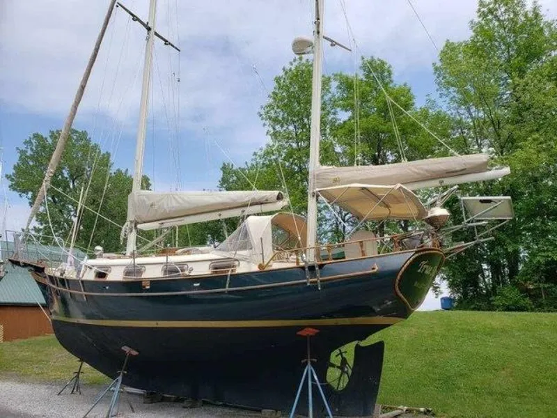 Slide: The Image of Island Trader 37 1979 - 5350384