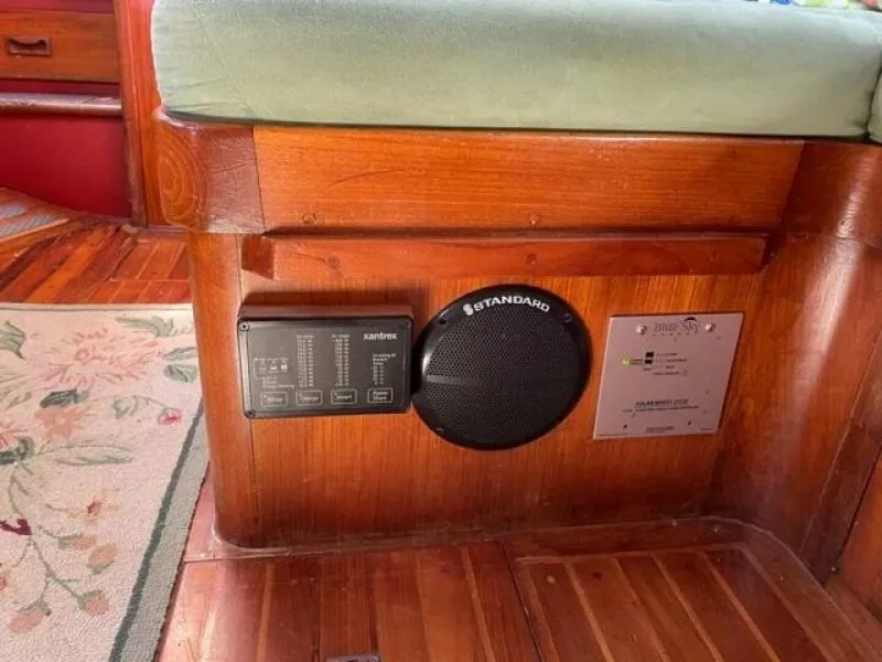 Slide: The Image of Island Trader 37 1979 - 5350406