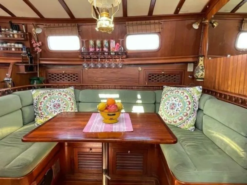 Slide: The Image of Island Trader 37 1979 - 5350407