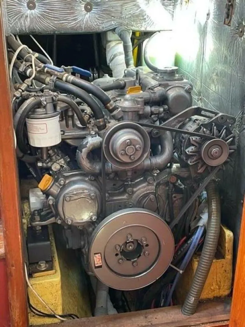 Slide: The Image of Island Trader 37 1979 - 5350408