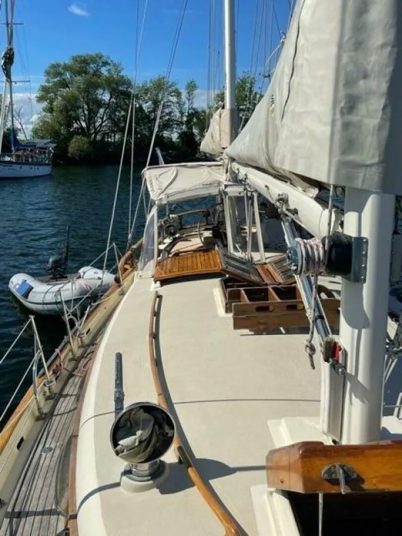 Slide: The Image of Island Trader 37 1979 - 5350413