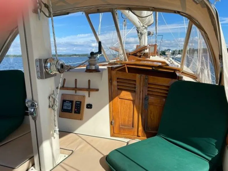 Slide: The Image of Island Trader 37 1979 - 5350414