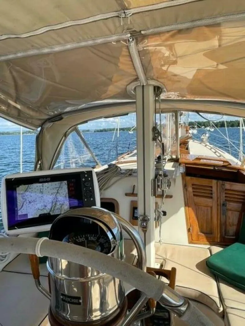 Slide: The Image of Island Trader 37 1979 - 5350416