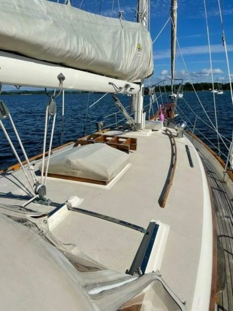 Slide: The Image of Island Trader 37 1979 - 5350419