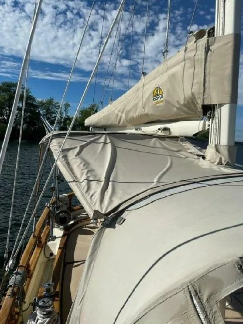 Slide: The Image of Island Trader 37 1979 - 5350420