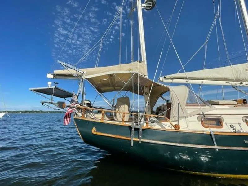 Slide: The Image of Island Trader 37 1979 - 5350422