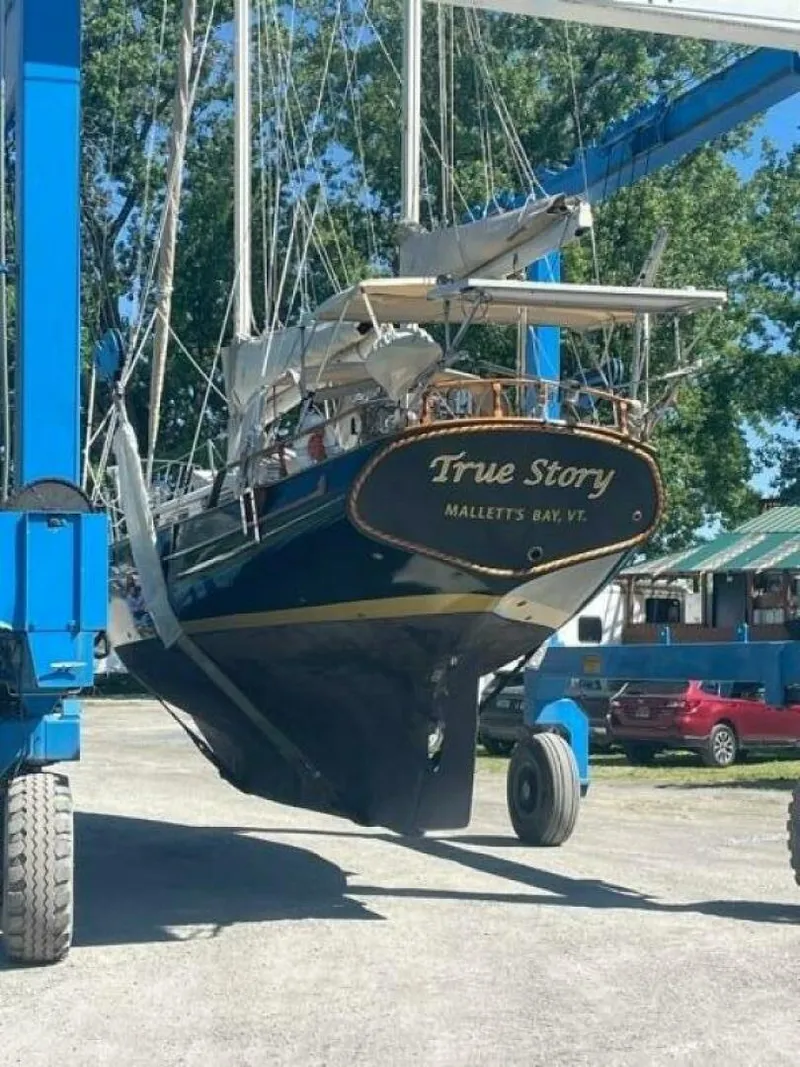 Slide: The Image of Island Trader 37 1979 - 5350388