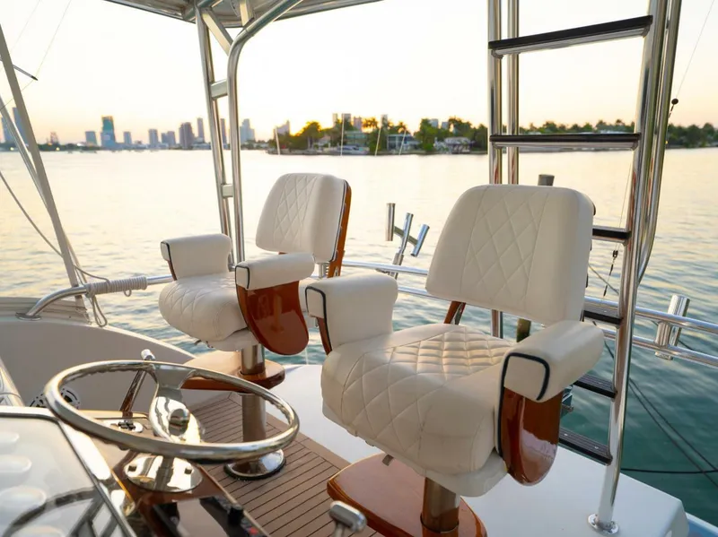 Slide: The Image of Release Helm Chairs - 5351089
