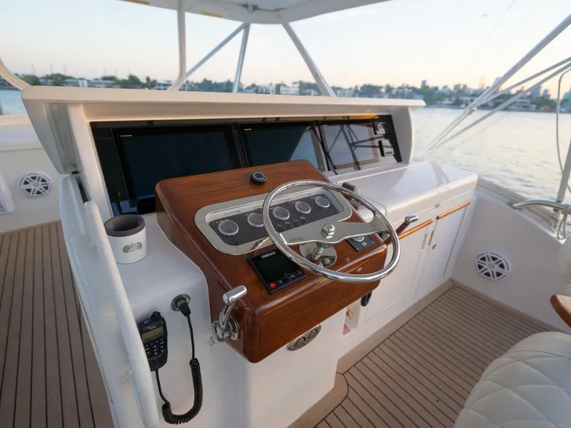 Slide: The Image of Faux Teak Helm Pod - 5351090