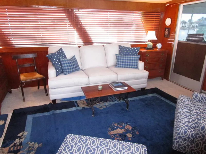 Slide: The Image of Salon to Stbd.    - 5356708