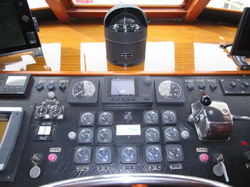 Slide: The Image of Helm Center   - 5356694