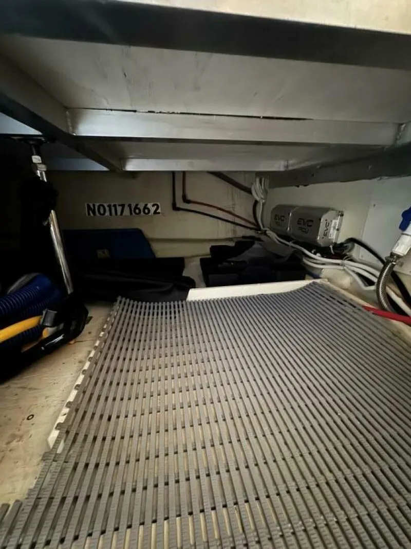 Slide: The Image of Carver Yachts 41 2005 - 5353870