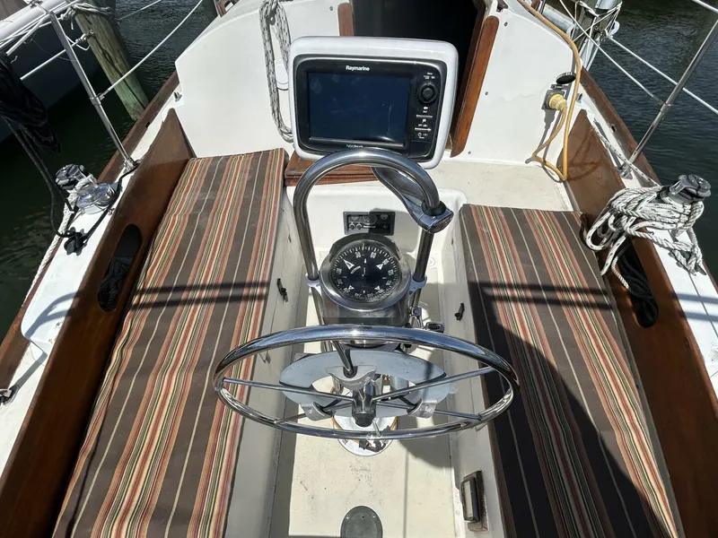 Slide: The Image of 30' Sea Sprite cockpit forward2 - 5354392