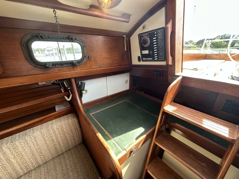 Slide: The Image of 30' Sea Sprite salon starboard aft - 5354411