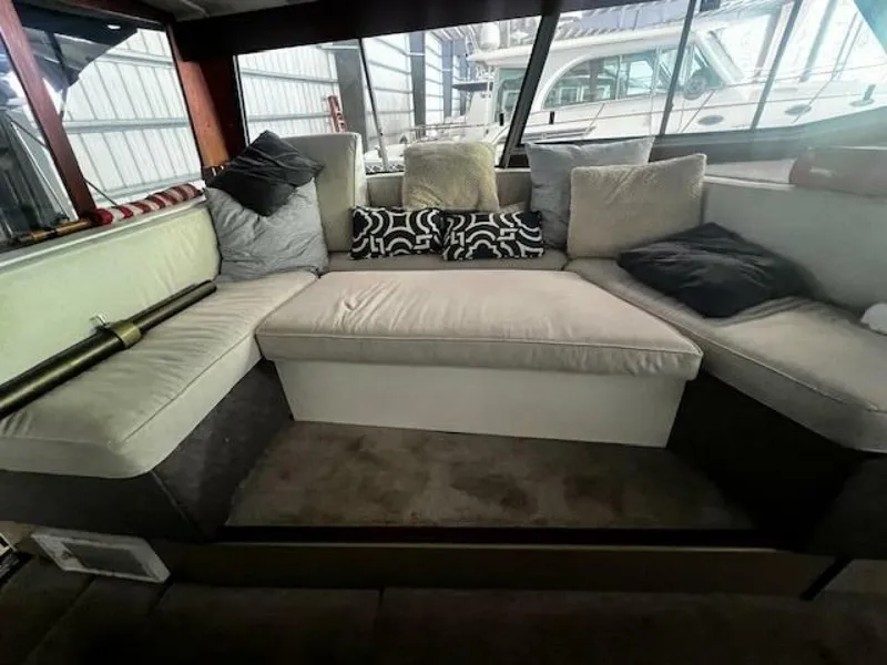 Slide: The Image of Bayliner 3870 Motoryacht with Flybridge 1985 - 5360203