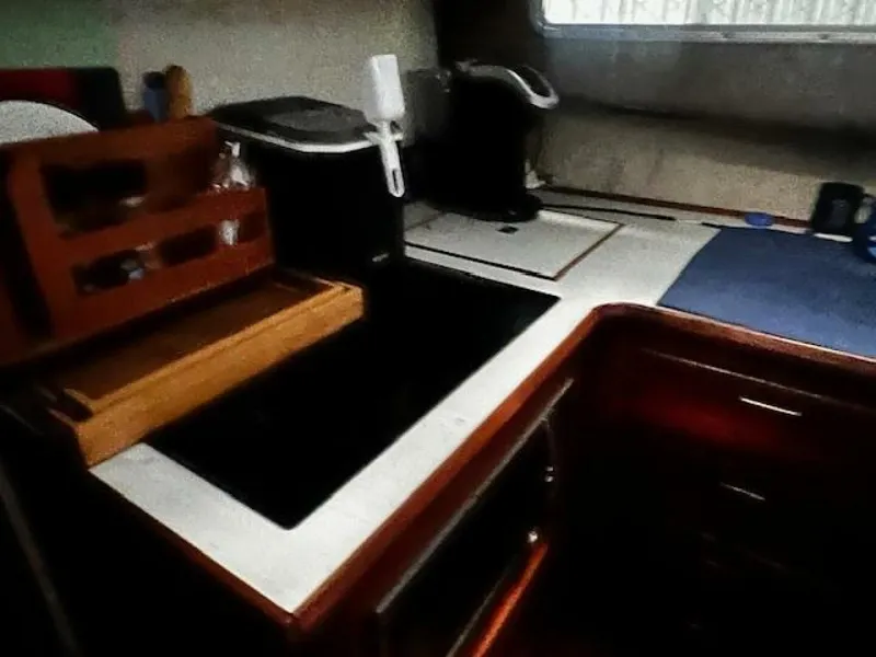 Slide: The Image of Bayliner 3870 Motoryacht with Flybridge 1985 - 5360207