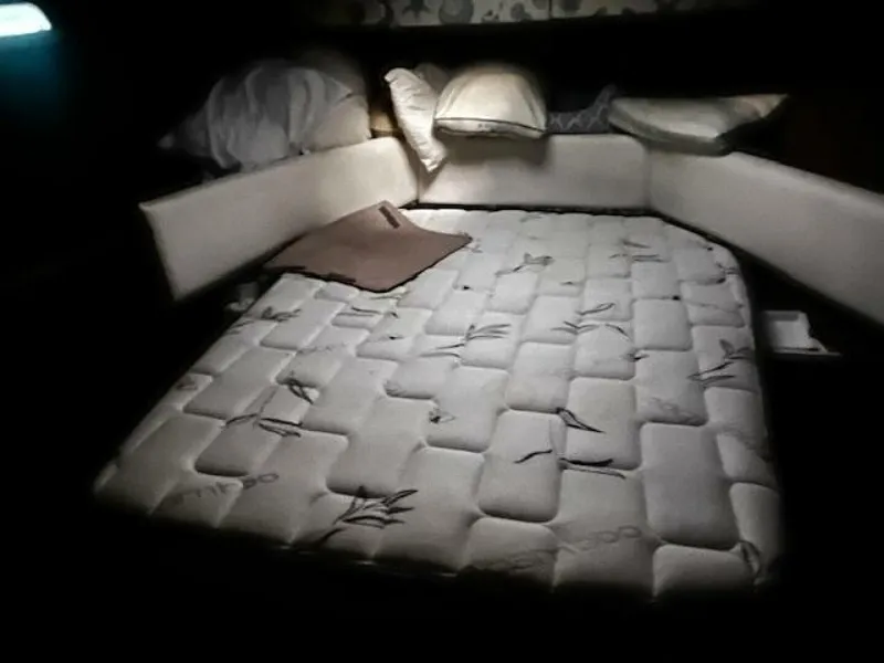 Slide: The Image of Bayliner 3870 Motoryacht with Flybridge 1985 - 5360208