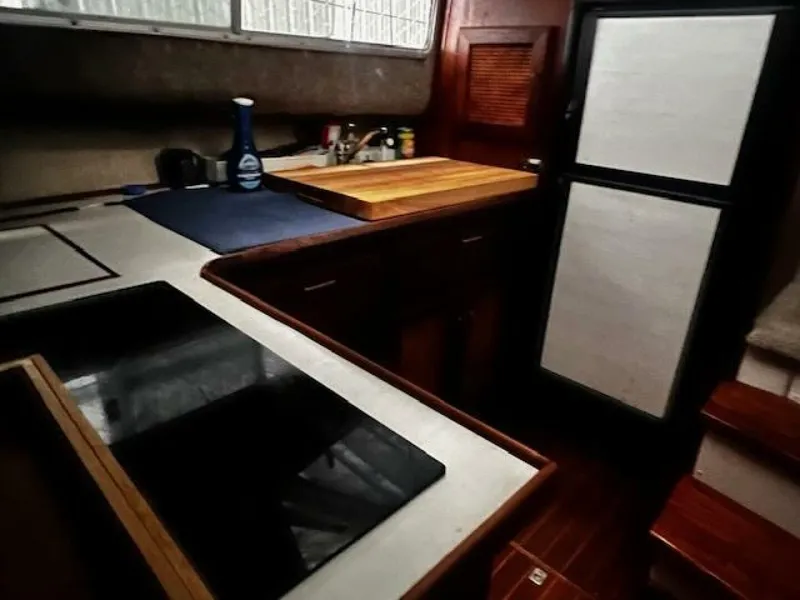 Slide: The Image of Bayliner 3870 Motoryacht with Flybridge 1985 - 5360210