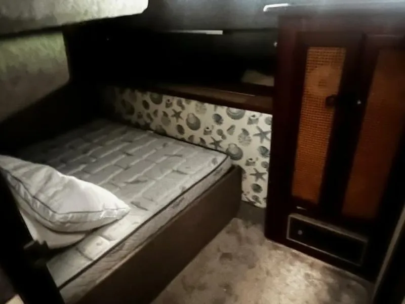 Slide: The Image of Bayliner 3870 Motoryacht with Flybridge 1985 - 5360211