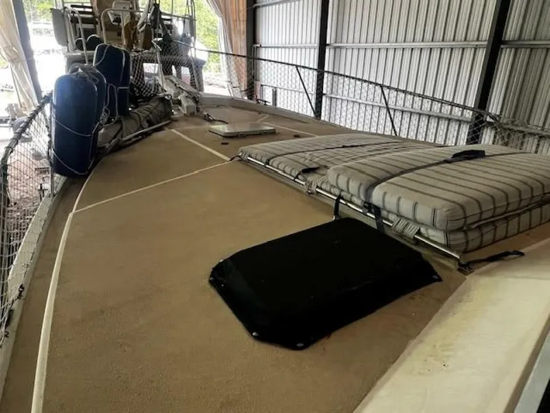 Slide: The Image of Bayliner 3870 Motoryacht with Flybridge 1985 - 5360214