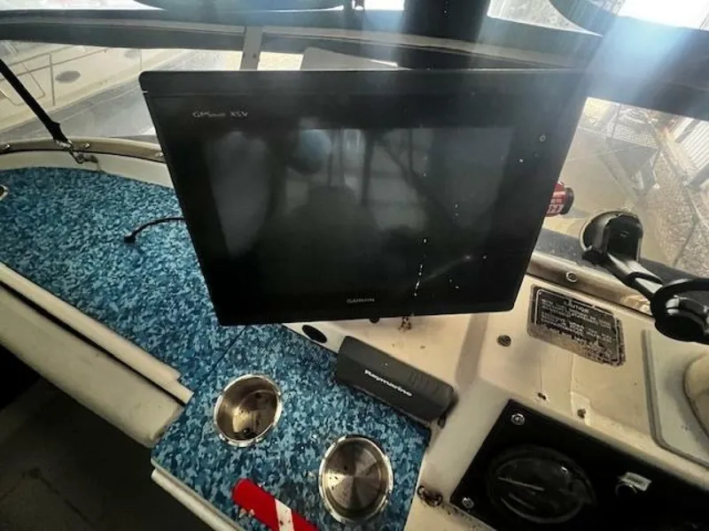 Slide: The Image of Bayliner 3870 Motoryacht with Flybridge 1985 - 5360220