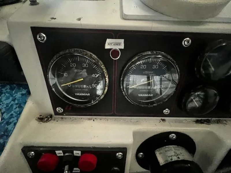 Slide: The Image of Bayliner 3870 Motoryacht with Flybridge 1985 - 5360221