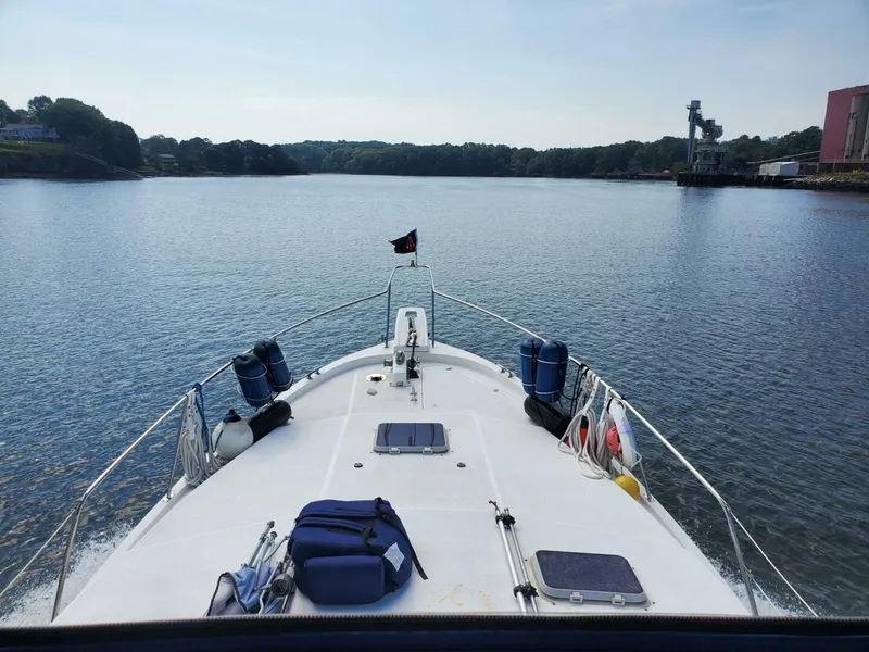 Slide: The Image of Bayliner 3870 Motoryacht with Flybridge 1985 - 5360234