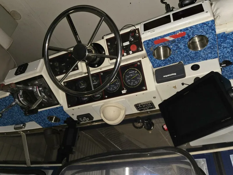 Slide: The Image of Bayliner 3870 Motoryacht with Flybridge 1985 - 5360239