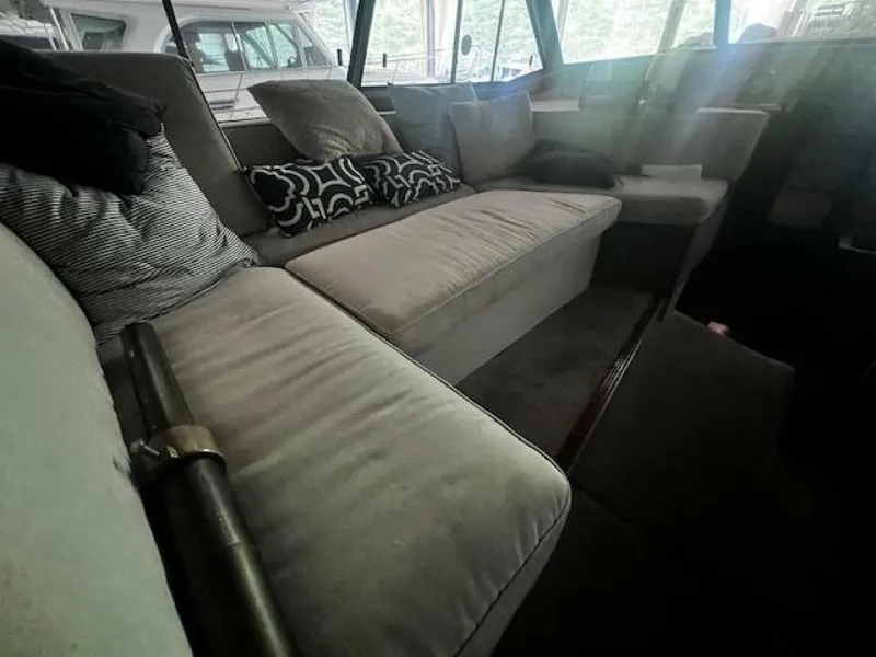 Slide: The Image of Bayliner 3870 Motoryacht with Flybridge 1985 - 5360198