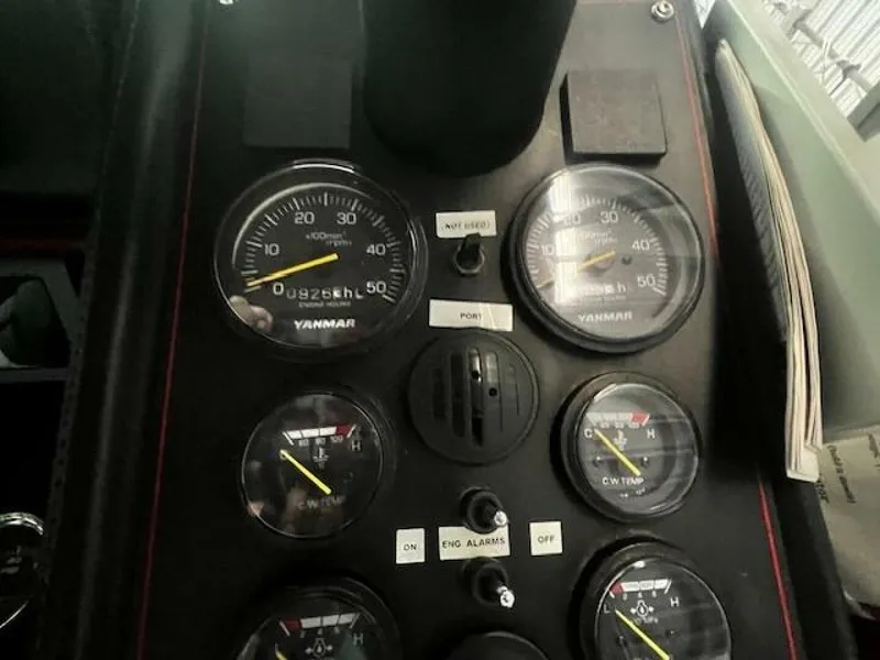 Slide: The Image of Bayliner 3870 Motoryacht with Flybridge 1985 - 5360201