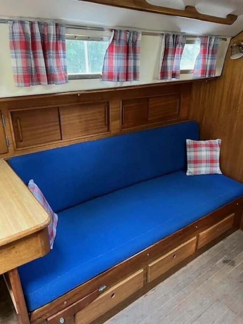 Slide: The Image of Port Settee - 5505194