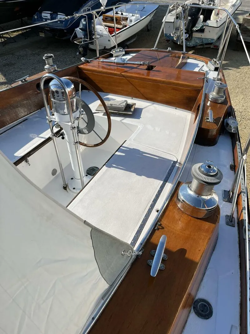 Slide: The Image of Hinckley Yachts Bermuda 40 Yawl 1968 - 5357900