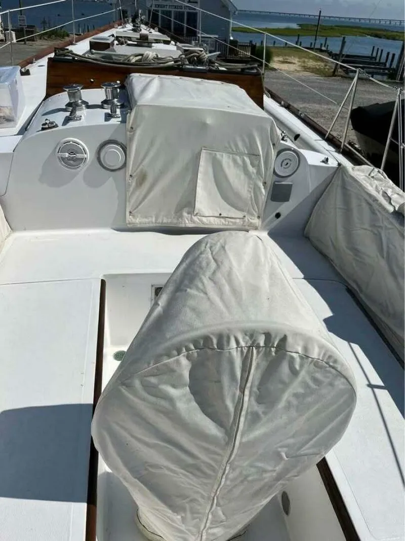 Slide: The Image of Hinckley Yachts Bermuda 40 Yawl 1968 - 5357643