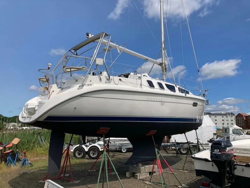 Slide: The Image of Hunter 320 2000 - 5360532