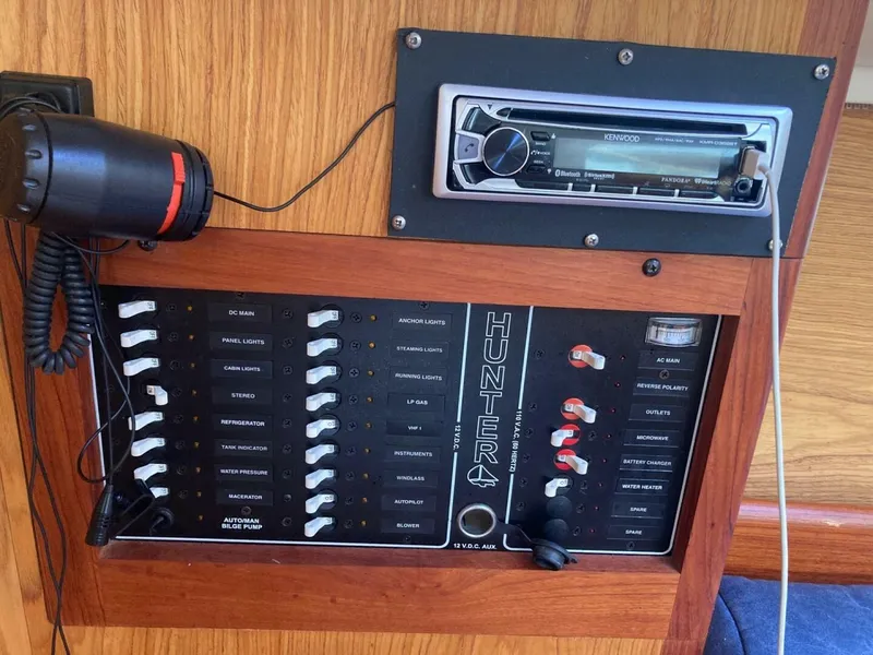 Slide: The Image of Hunter 320 2000 - 5360547