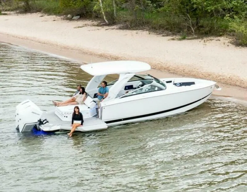 Slide: The Image of Four Winns H9C 2026 - 5358327