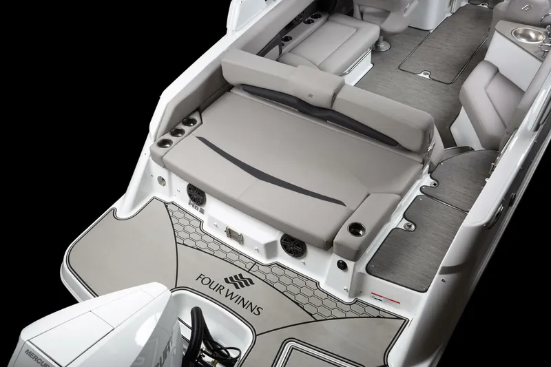 Slide: The Image of Four Winns HD8 2026 - 5358448