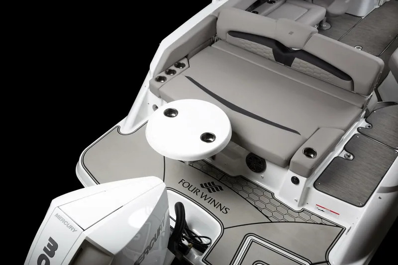 Slide: The Image of Four Winns HD8 2026 - 5358451