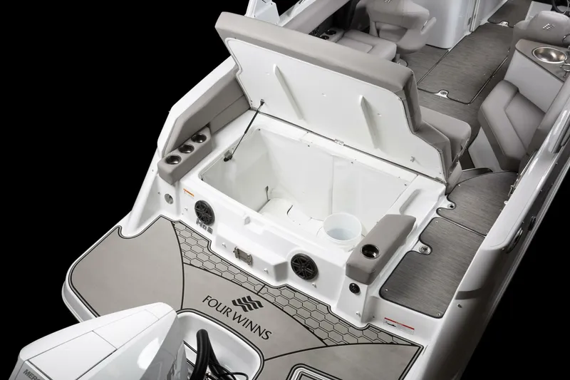 Slide: The Image of Four Winns HD8 2026 - 5358450