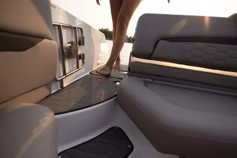 Slide: The Image of Four Winns HD8 2026 - 5358422