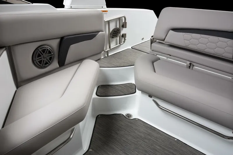 Slide: The Image of Four Winns HD8 2026 - 5358445