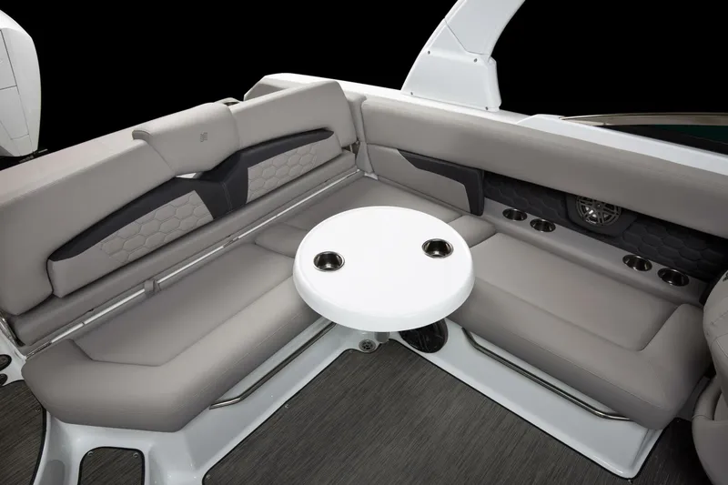 Slide: The Image of Four Winns HD8 2026 - 5358434